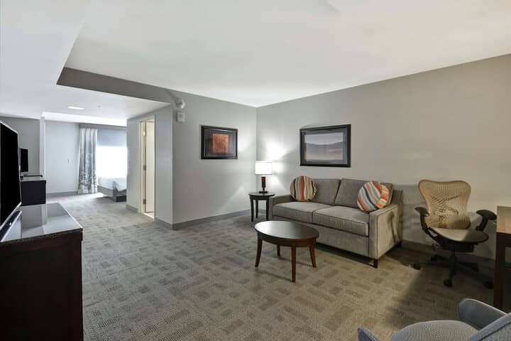 Room 15 of 37